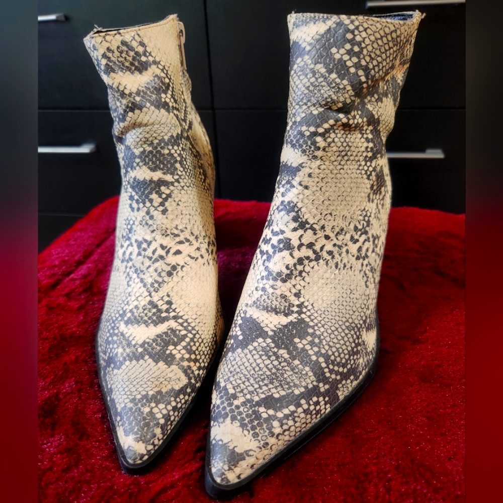 Heel boots